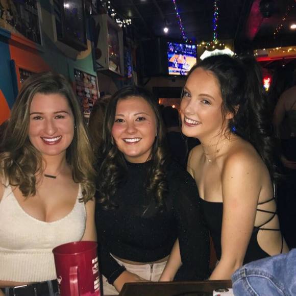 Meet your Posher, Courtney - Picture 1 of 1